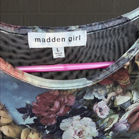 Madden Girl Artistic Floral Short Sleeve Top Mesh Crop Top - Picture 3 of 4
